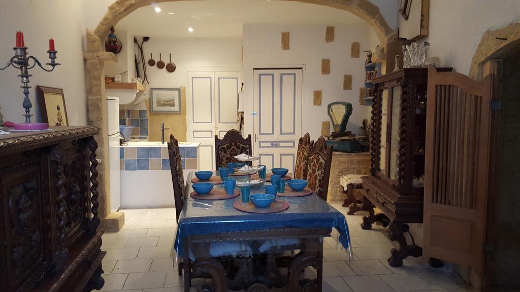 Les Croisees Bed & Breakfast Castillon-du-Gard Eksteriør bilde