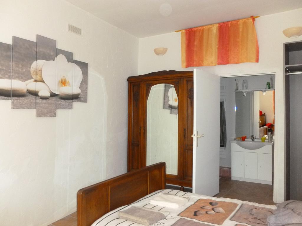 Les Croisees Bed & Breakfast Castillon-du-Gard Eksteriør bilde